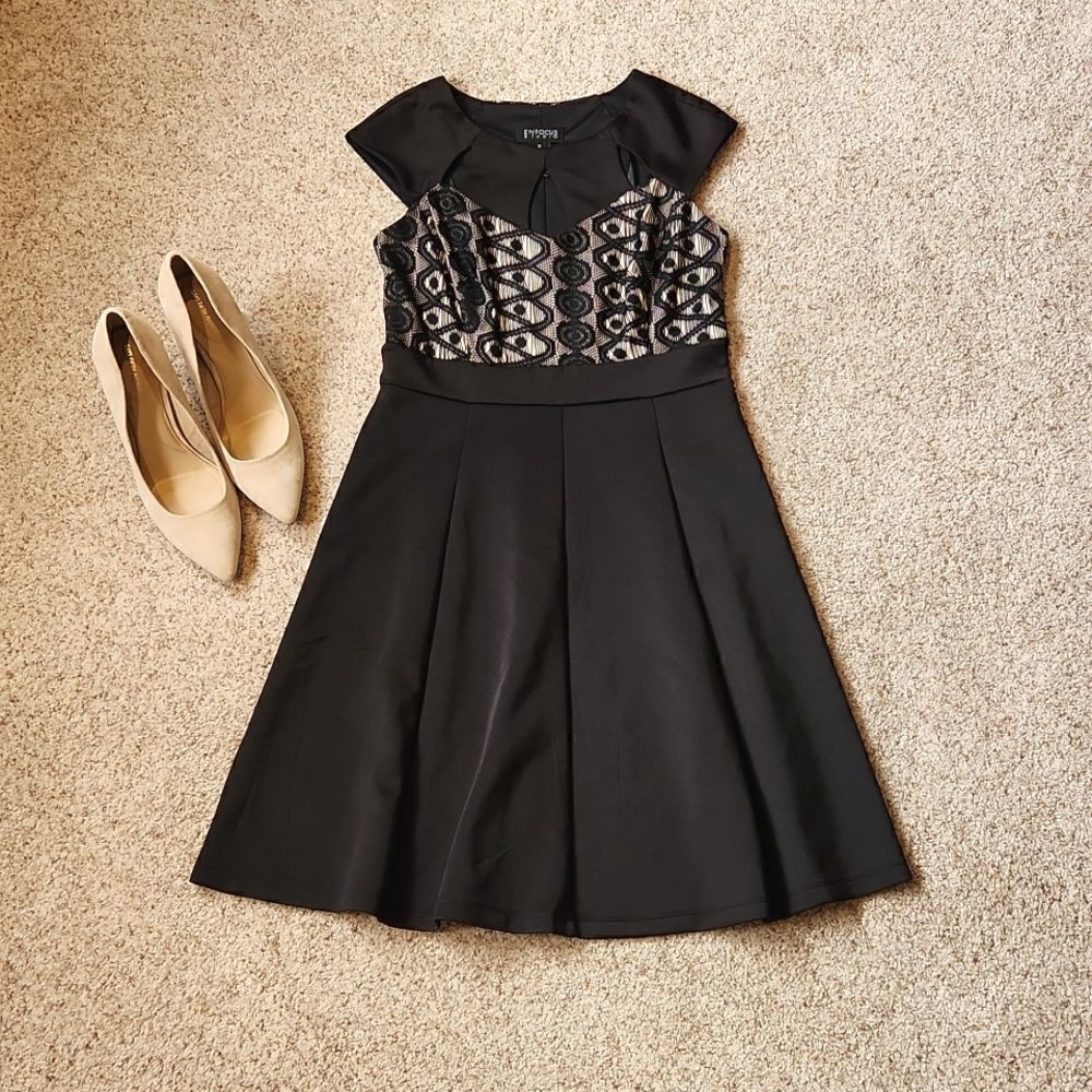 Enfocus Studio Black Cream Sleeveless Short Dress